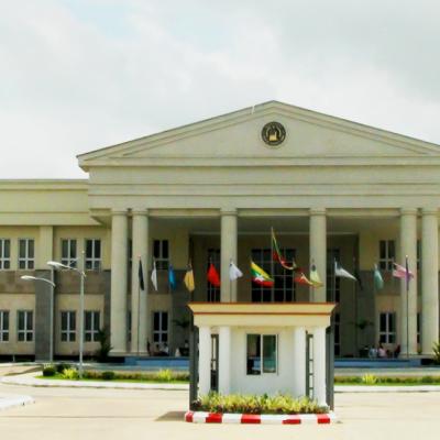 Online စနစ်ဖြင့်ဝန်ဆောင်မှုပေးလျက်ရှိသောလုပ်ငန်းများ